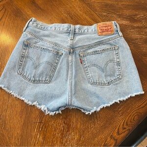 Levi's Women's 501 Light Blue Denim Shorts size 29